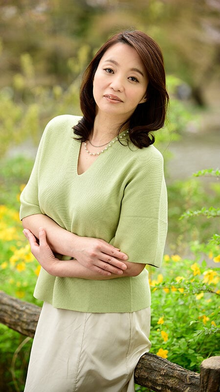 五十路で美人で爆乳って最強かよっ! 初撮りおばさん 厳選素人6人4時間12