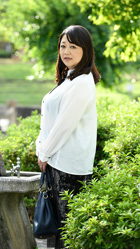 五十路で美人で爆乳って最強かよっ! 初撮りおばさん 厳選素人6人4時間12