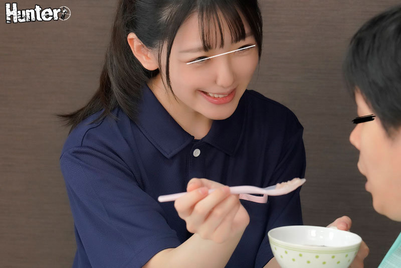 自宅に出張介護士を呼んだら気弱で優しい美人介護士がやってきた!甘えまくっても嫌がらないから思い切ってデカチンフル勃起を見せつけたらヤレるのか