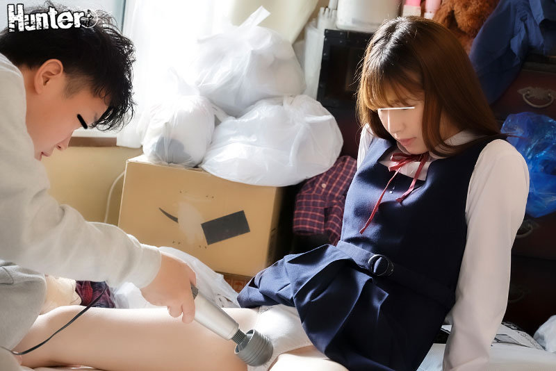 「この部屋なんか股間がムズムズしてくる…」ボクの恥ずかしい汚部屋に興奮を覚えた近所の女の子とその友達に芋づる式中出し!昔よく遊んだ近所の女子
