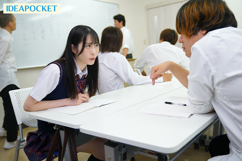 バレたら退学!!でも断れない!!絶対に見つかっちゃいけない学校内で声我慢こっそりFuck 鈴乃ウト