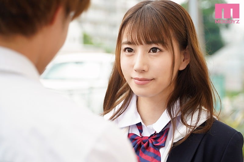 はじめて彼女ができたのに…隣に住むお姉さんに食べられ童貞を失った 初川みなみ