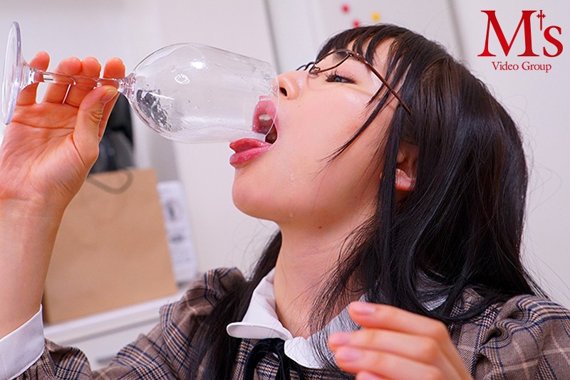 中年好きな文系美少女に精子枯れ果てるまでしゃぶられる ザーメンを根こそぎ飲み干す追撃バキューム精飲フェラチオ！ 八尋麻衣
