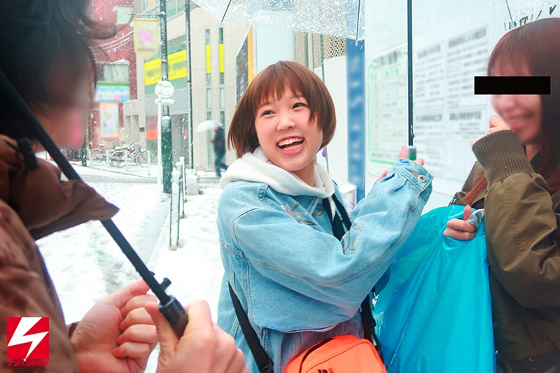 脱いだら巨乳だった！ 宴会で盛り上げてくれそうな芸人志望りこちゃん 爆笑させたオヤジに30分後、巨チンぶち込まれ半泣きになるまでイカされまくり！