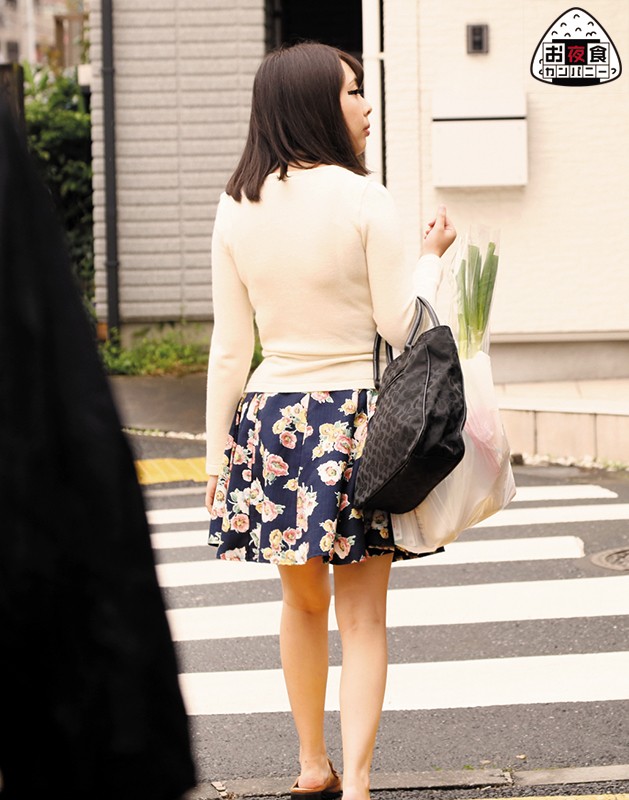 『口の中に出した大量精子…吐き出したら中出ししちゃうからね』大勢の男に犯●れる若妻たち