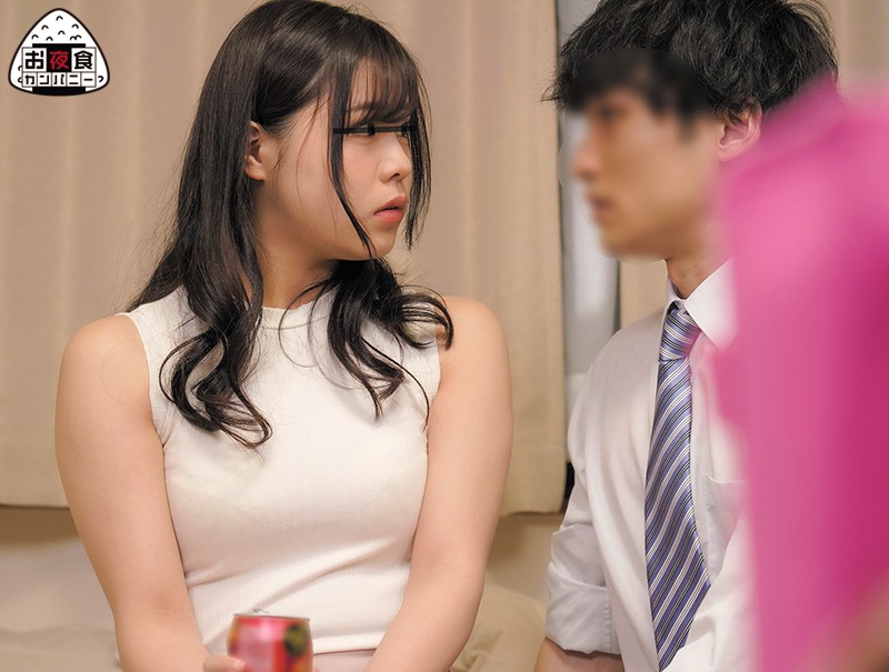 会社の飲み会後、終電を逃して家に泊めた先輩の彼女。言葉巧みに口説いて、朝まで何度も何度もハメていたら、ボクのエッチにすっかりハマってしまい…