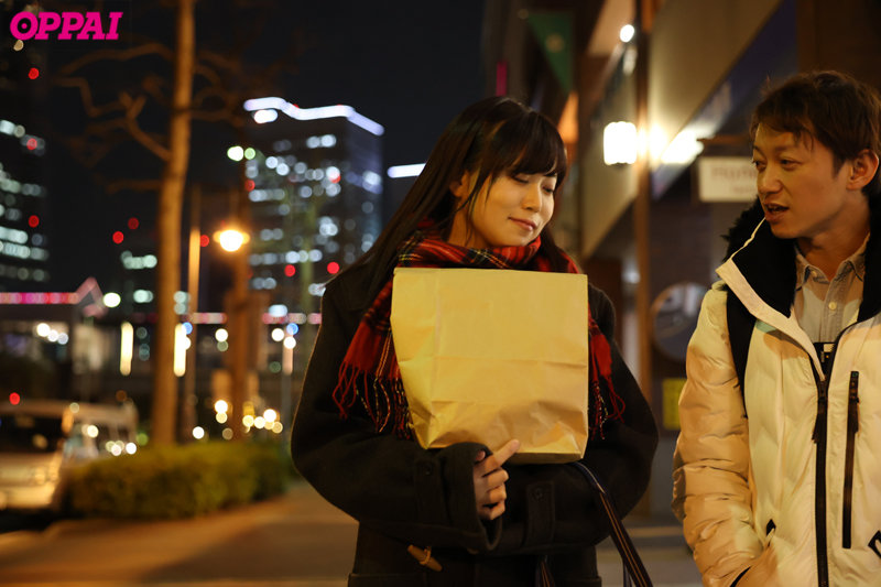 店長の僕はバイト女子の巨乳誘惑に負けて朝を迎えるまで何度も、何度も、中出し不倫セックスしてしまった… 宮名遥