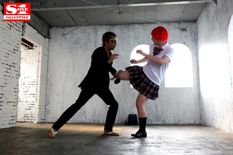 スーパー黄金比筋肉BODYコスプレイヤー 発射まで着たまま5変身SEX 白石真琴