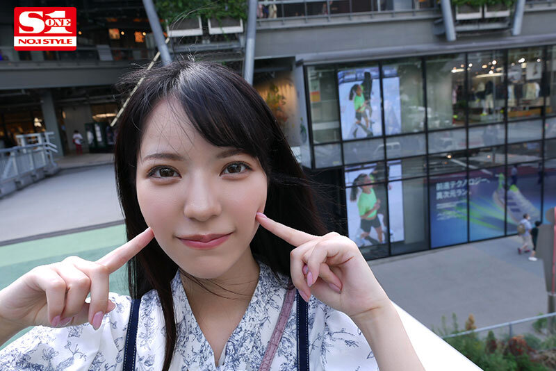 清楚系な彼女が裏では発作的ヤリマン女!?所構わず勃起させ強引にハメてくるむっつり本性むき出し初デート!! 浅野こころ