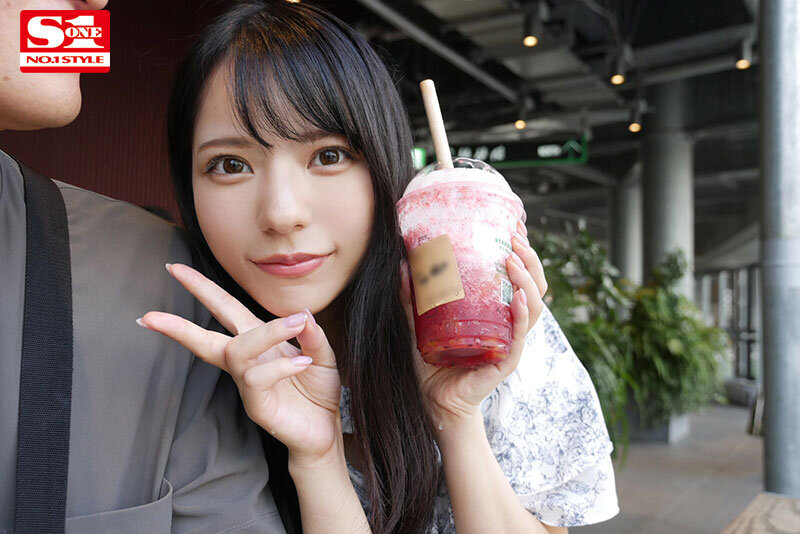 清楚系な彼女が裏では発作的ヤリマン女!?所構わず勃起させ強引にハメてくるむっつり本性むき出し初デート!! 浅野こころ