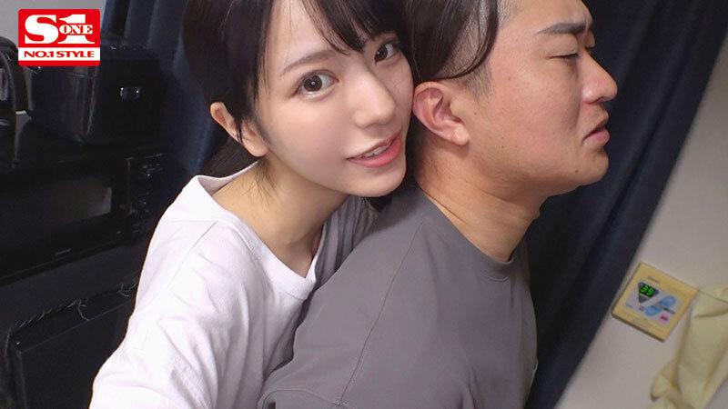 清楚系な彼女が裏では発作的ヤリマン女!?所構わず勃起させ強引にハメてくるむっつり本性むき出し初デート!! 浅野こころ
