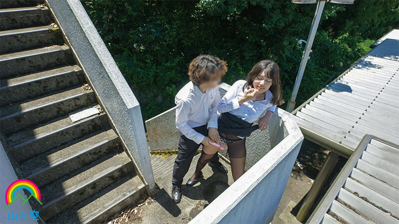 教室に居場所がない男子生徒が校舎裏や屋上で青姦テロ!!アヘ堕ちして従順肉便器にされてしまった優しい美尻女教師 岬さくら