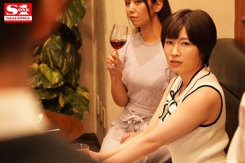 目覚めたら元カレが横に…-同窓会NTR- 夫を忘れハメをはずした絶倫人妻の一夜。 奥田咲