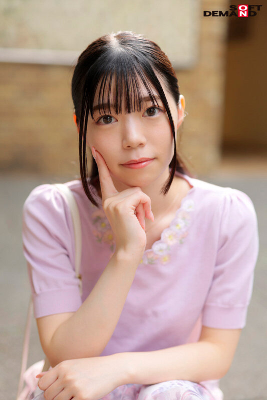 【初撮り】肉じゃがとカレーが得意料理のホテルスタッフ 女優並みルックスのスレンダーCカップ美女 好きな体位はバックで中イキ&潮吹きが未体験なのでやってみたい かな・20歳 宮野かな