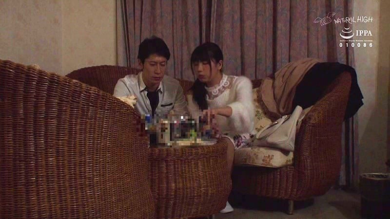 布団の中の密着ピストンでねっとり膣奥を突かれ夫に声をかけられずイキ堕ちた敏感妻は何度も絶頂を求める