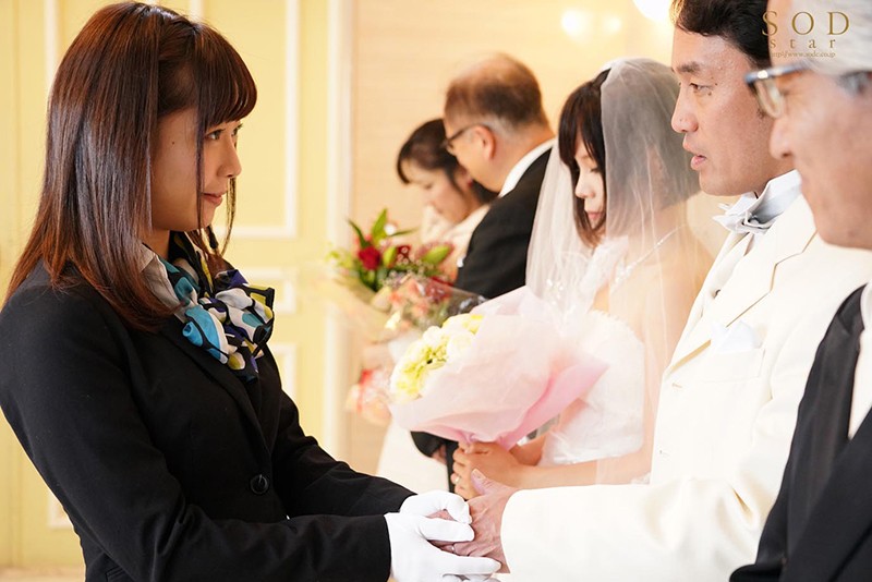 紗倉まな 結婚式最中の新郎に強●中出しさせる美人ウェディングプランナー