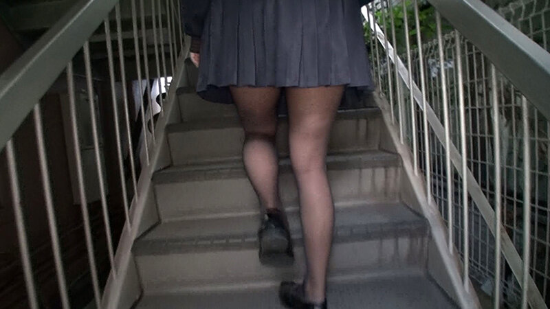 階段女子校生 制服スカートの中が見えたときエロっと思えるパンチラ 編