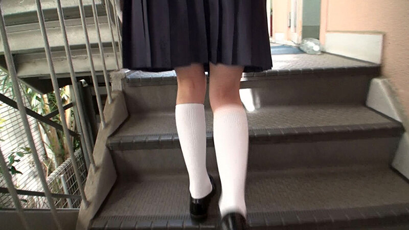 階段女子校生 制服スカートの中が見えたときエロっと思えるパンチラ 編