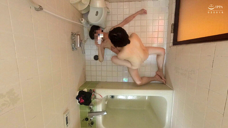 チンチン離さなくてめちゃくちゃエッチな女の子 競泳水着と剛毛マ○コに腔内＆中出し2連発！！ 花音うらら