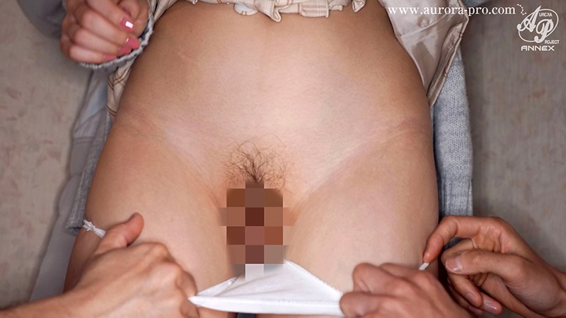 下卑た小父様たちに輪されるって蕩けちゃう…。 白桃はな