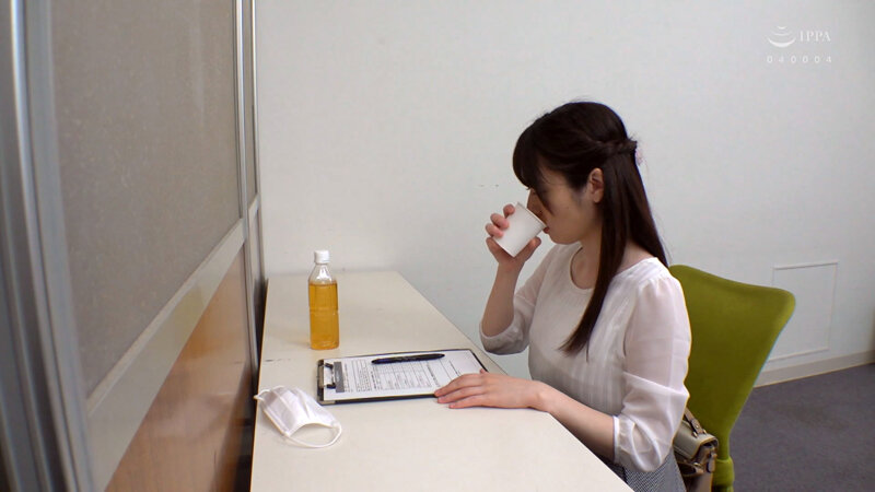 極秘入手!アンケート会場で昏●レ●プされる清楚な女性達!