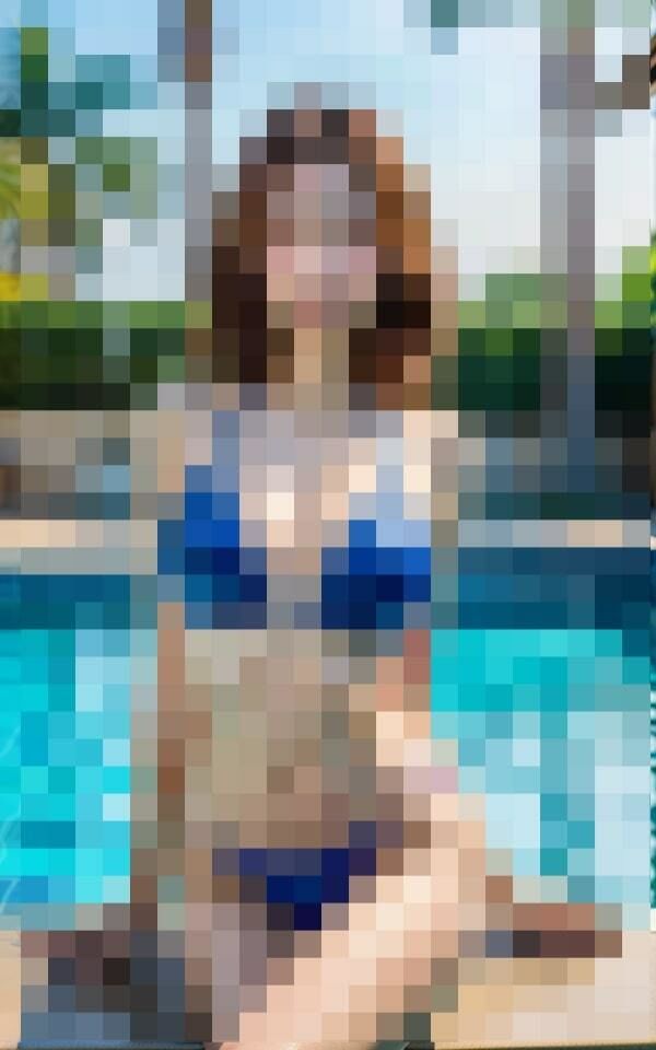 セクシー水着美女と二人きりプールデート