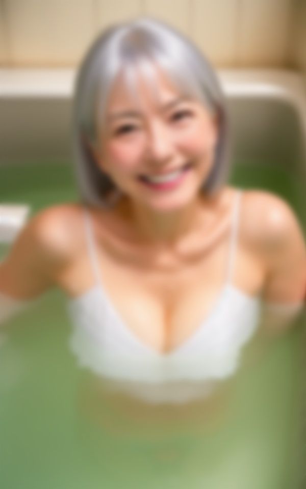 【熟女と混浴】混浴温泉に60歳美女と一緒に・・・笑顔が素敵なGカップの巨乳熟女