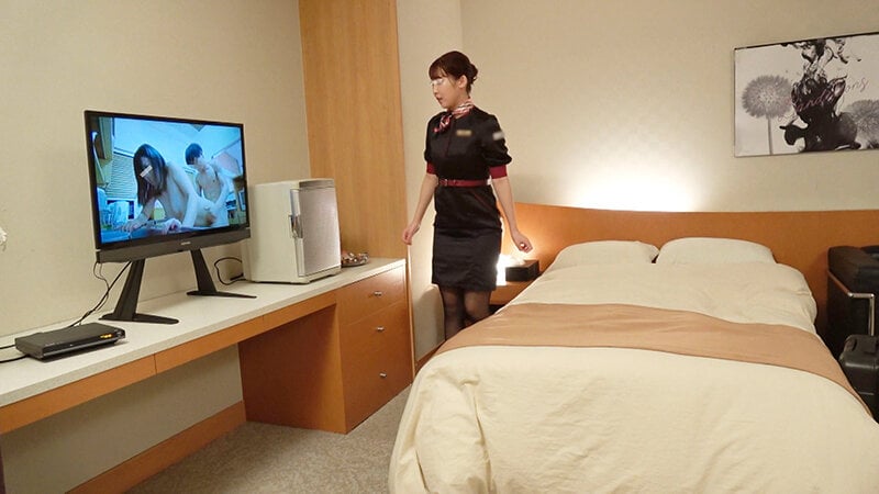 一般男女モニタリングAV 航空会社で働く同僚ドッキリ企画特別編 全員美人キャビンアテンダント！ステイ先のホテルで美脚の女先輩と後輩男子が2人っきりでまさかまさかの相部屋宿泊！次々と巻き起こるエッチなハプニングで急接近した男女が会社に内緒の生ハメセックス！翌…