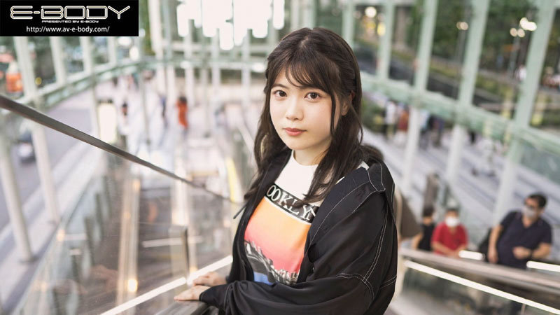 脱いだらロケットおっぱいの優しい田舎出身ギャルが人生初の生チ●ポ膣奥突き!イクと同時に中出しドスケベ発覚スペシャル 新山ちなつ