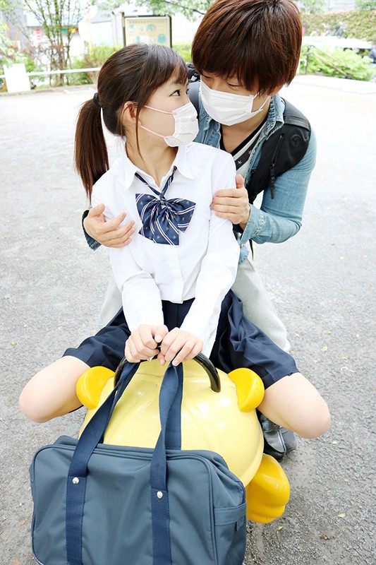 彼氏の目の前で彼女が