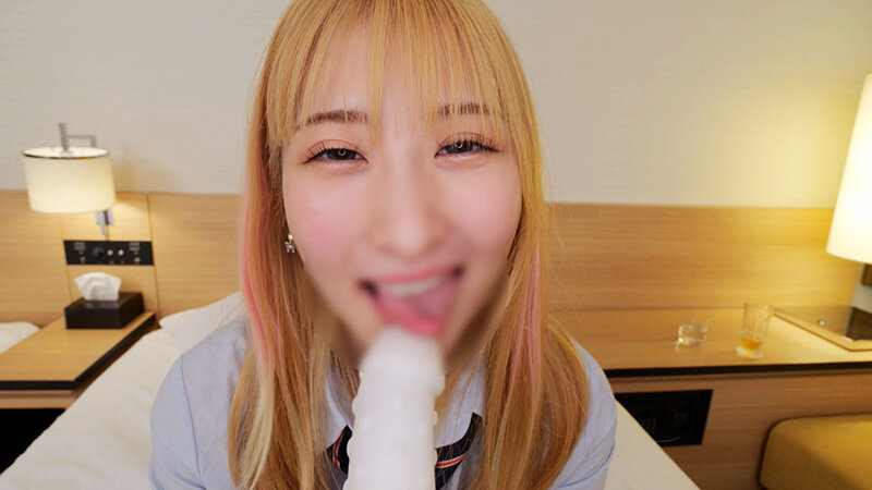 妙に乳首がエロエモい制服GALとなま中出し＆顔射。