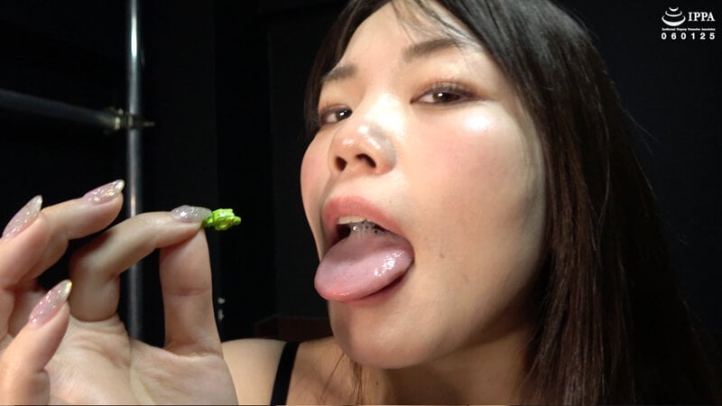 【巨大女フェチ!ちはるチャンの濃厚な舌ベロ唾おっぱい責め!】乃木ちはる