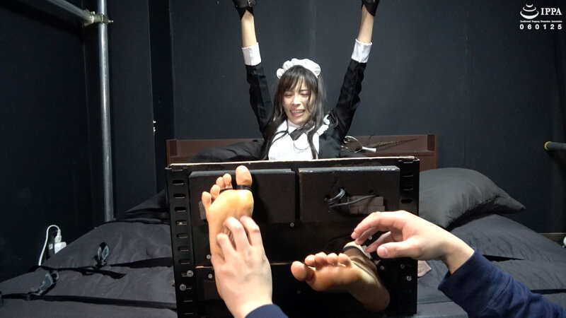 「憧れのメイド長を足枷に拘束して足裏徹底くすぐりいじめ!」わかしラボVol.037- 4 真木今日子