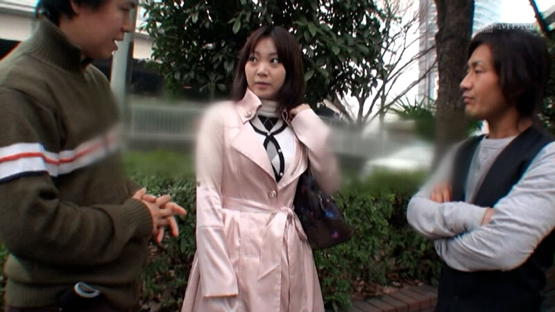 街行く人妻さんに声を掛け謝礼として好きな家電をプレゼントと騙して連れ込みエッチな悪戯でなし崩し的にハメ撮りSEX！