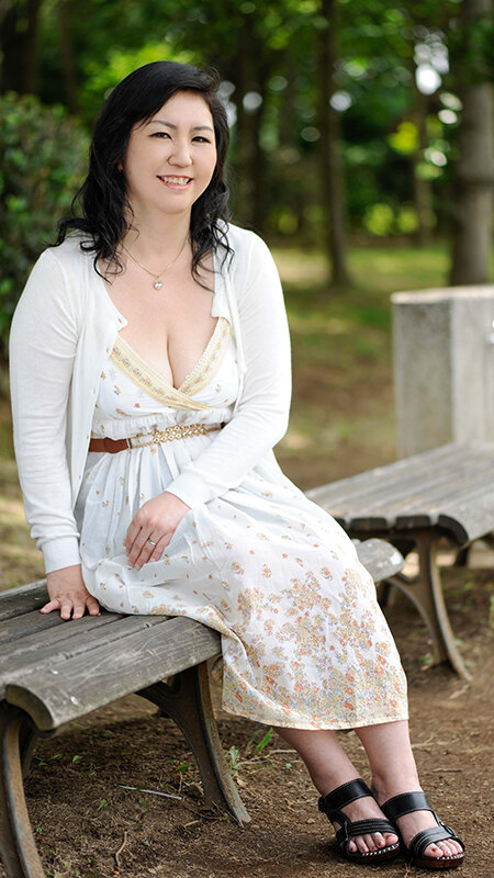 五十路で美人で爆乳って最強かよっ! 初撮りおばさん 厳選素人6人4時間7