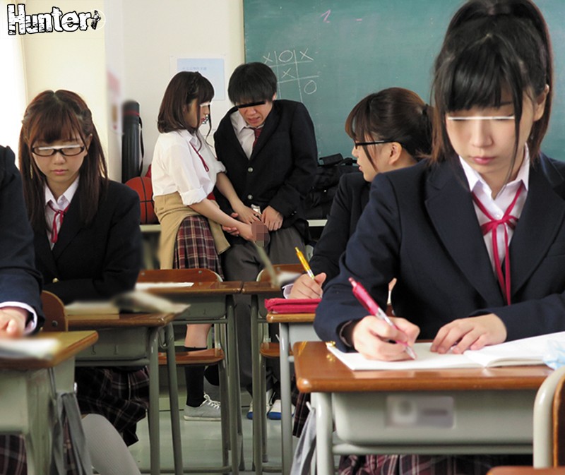 場違いなヤリマンの入部で女子部員全員がヤリマン化！男子も女子もウブで真面目な生徒ばかりのお堅い文芸部になんとヤリマンが1人入部してきた！！部活動もそっちのけでパンチラ胸チラで男子部員を誘惑すると、所構わずヤリまくり！恥ずかしくて見て見ぬふりの毎日だった女…