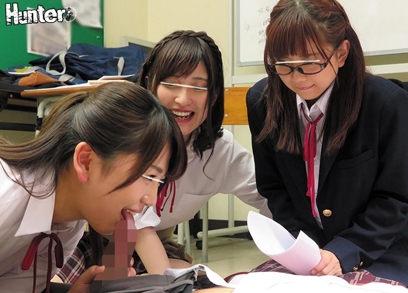 場違いなヤリマンの入部で女子部員全員がヤリマン化！男子も女子もウブで真面目な生徒ばかりのお堅い文芸部になんとヤリマンが1人入部してきた！！部活動もそっちのけでパンチラ胸チラで男子部員を誘惑すると、所構わずヤリまくり！恥ずかしくて見て見ぬふりの毎日だった女…