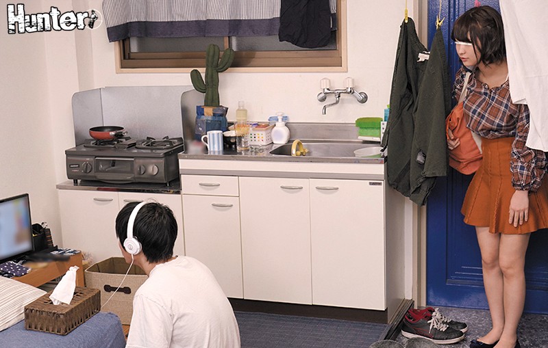 上京して専門学校から徒歩5分のアパートに一人暮らし!しかし、そこにほぼ毎日誰かしらクラスの女子が泊まりに来る…。初めての一人暮らしで悠々…