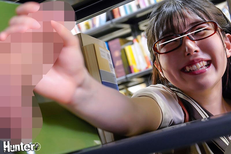 パンチラで誘う小悪魔女子○生の狩り場は図書館!図書館で女子○生のパンチラが見えた!ラッキーと思ったら女子とやたらと目が合う。そして女子○生は