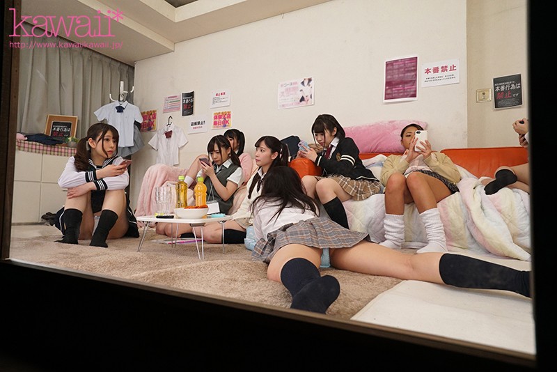 【VR】制服見学店を完全再現 マジックミラー越しにアナタの目の前に超接近！至近距離でパンチラ・胸チラ・疑似フェラ＆セックス！