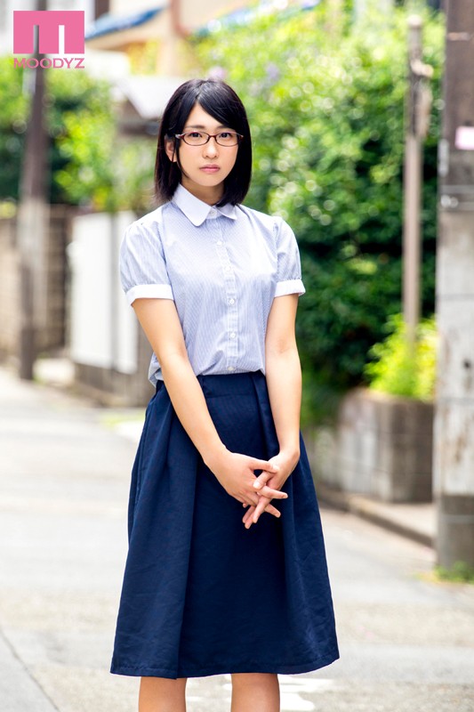 本屋で働く地味っ娘だけど、脱いだら超絶品ボディ！！膣奥大好き女子大生は、AV男優にバックでガンガン突いてもらいたくてAV出演！！ 高杉麻里