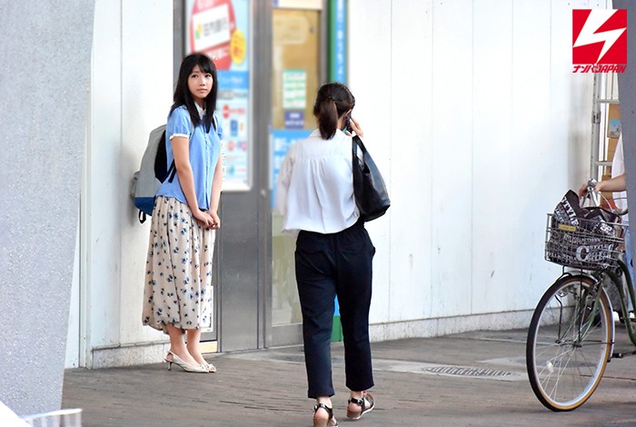断りきれない優しい彼女を口説いて出演OKに！エッチのときは甘え上手でご奉仕好きな女の子でした。都内にある某シティホテルの可愛すぎるフロント係・新田まりあちゃんAVデビュー 依頼ナンパVol.9