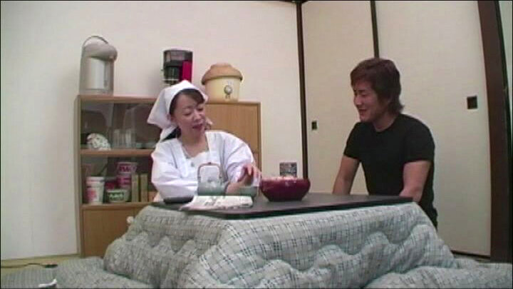 働く熟年おばさん職場で我慢できずに若いチ○ポを貪りまくる！ベスト4時間