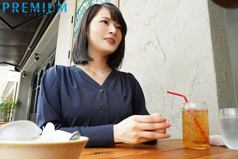 本物人妻 AV出演 結婚しても受付嬢を続ける、上品で少しお高そうな巨乳妻は他人棒で本性を晒す すみれさん(28才)