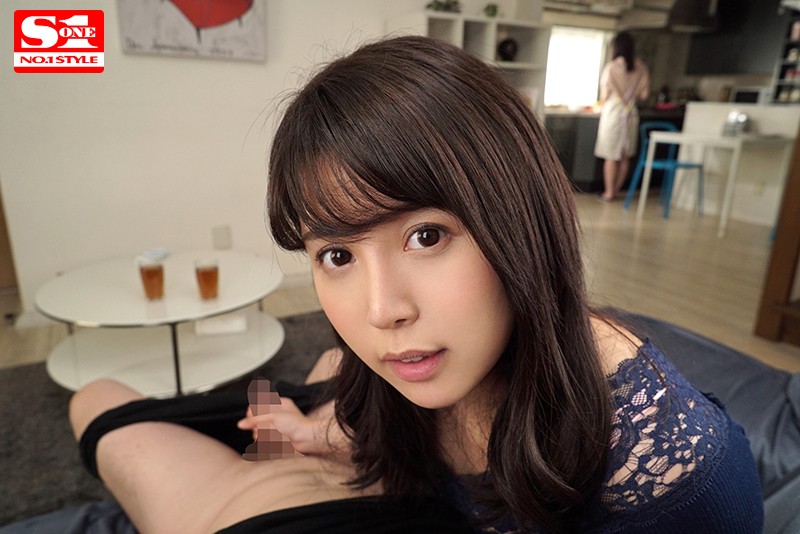 【VR】彼女がいるのに密着ささやき淫語で口説いてくる色気ムンムンお姉さんの超誘惑VR 葵つかさ
