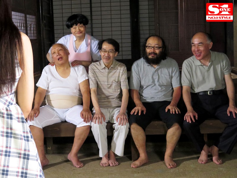 母親の再婚相手の家族が全員キモメンで断りきれず犯●れている美少女 美里有紗