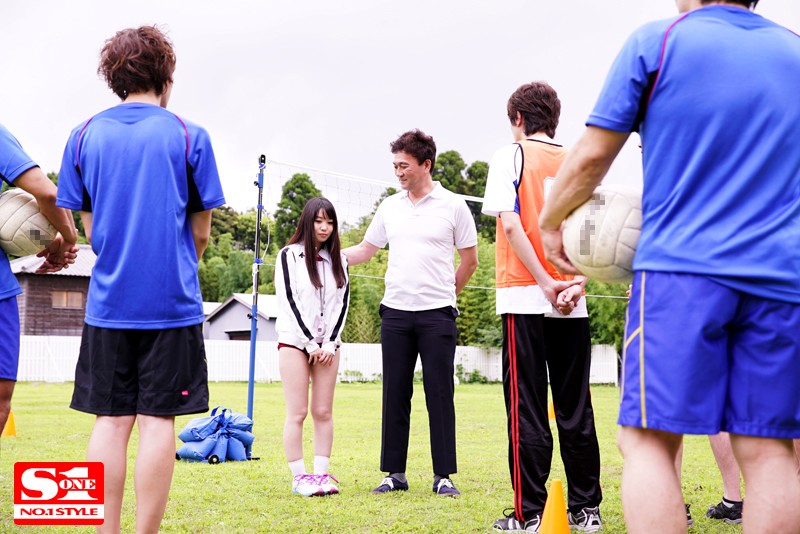 大柄なバレー部員達の性処理マネージャーは小柄で隠れ巨乳のいいなり娘。 あいか 149cm