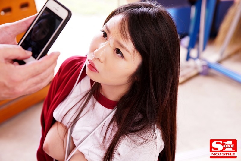 大柄なバレー部員達の性処理マネージャーは小柄で隠れ巨乳のいいなり娘。 あいか 149cm