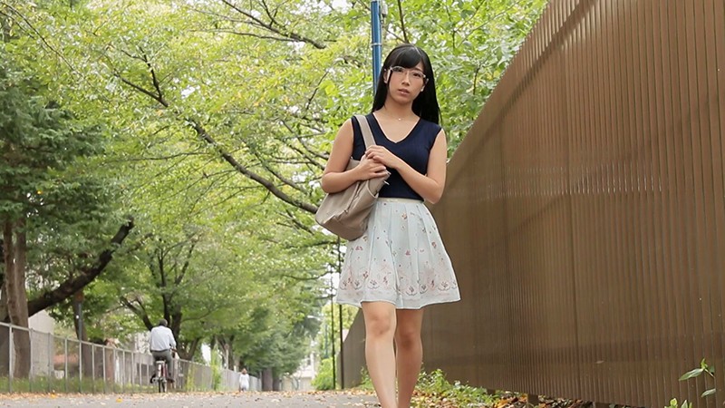 欲求腐満子 みひな(22歳) カラダが敏感すぎて男の人に引かれます。だからいつも自分を抑えてセックスしてます。一度、自分を解放して100回ぐらいイッてみたいんでお願いできますか?