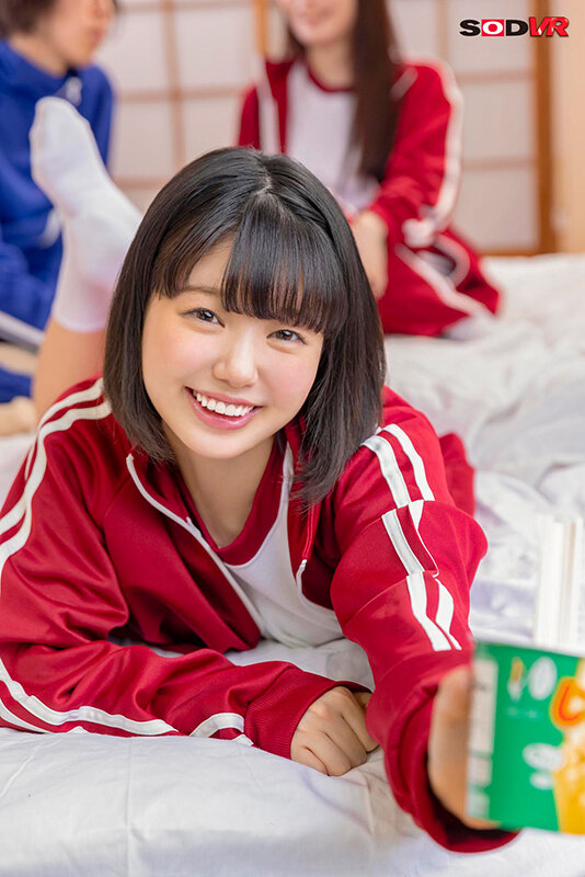 【VR】修学旅行で片想いのあの子と王様ゲーム 見回りが来たので一緒に布団に飛び込んだら… 桃乃りん